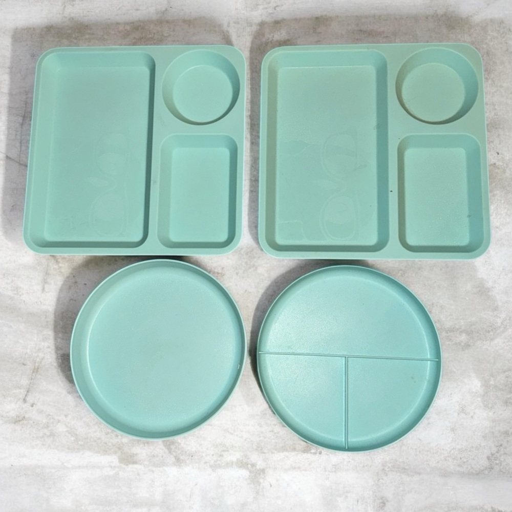 Pillowfort Silicone Divided Plates Set of Four in Pale Mint!